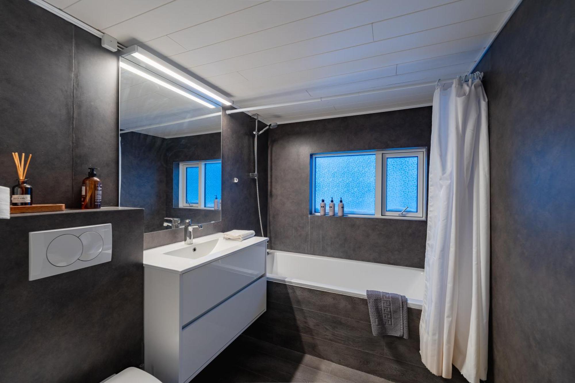 Day Dream Central Akureyri Three Bedroom Apt 外观 照片